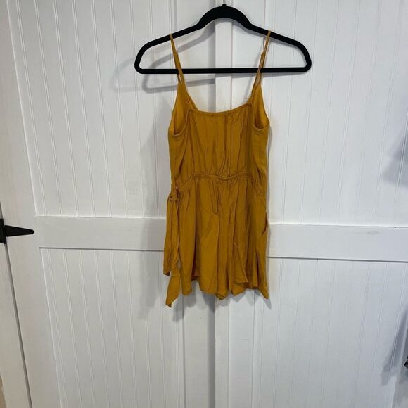 E ❤️ Clothing mustard yellow colored romper size XS - Picture 4 of 6